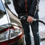 Автоэксперты не рекомендуют заливать топливо «не с той стороны» ТРК!